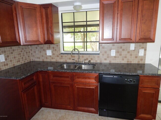 Foto del edificio - 541 Santa Martia St SW