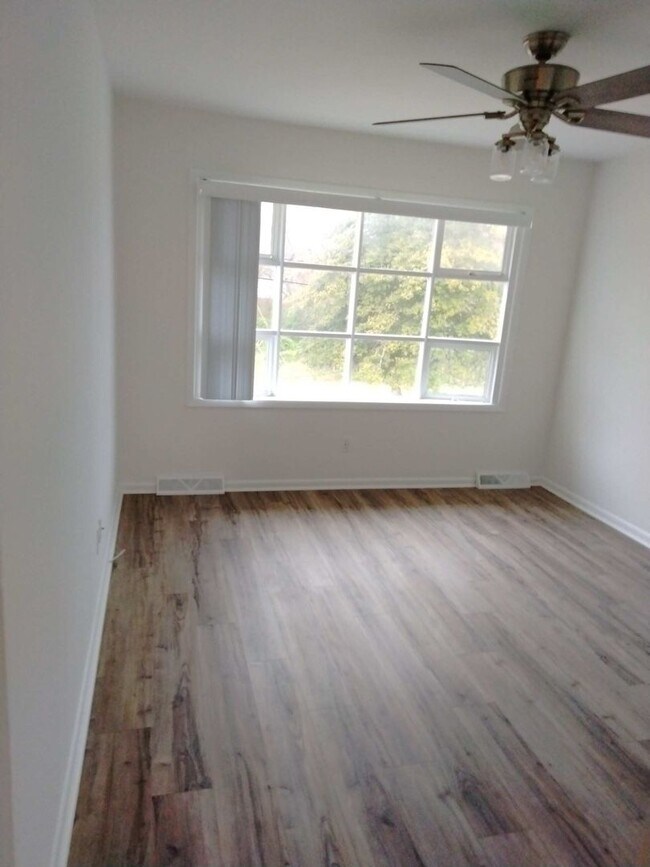 Foto del edificio - 306 Fulling Mill Rd