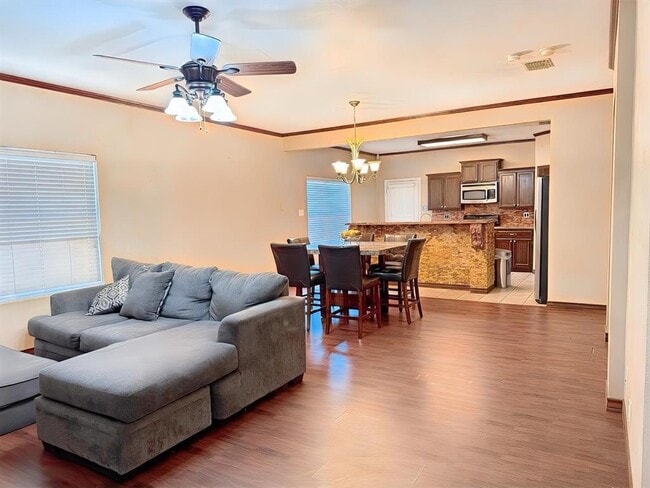 Foto del edificio - 9010 Yale St