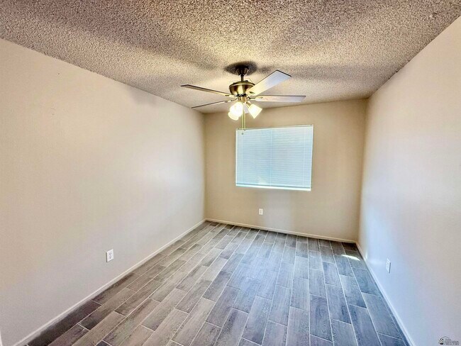 Building Photo - 1635 W Las Lomas St