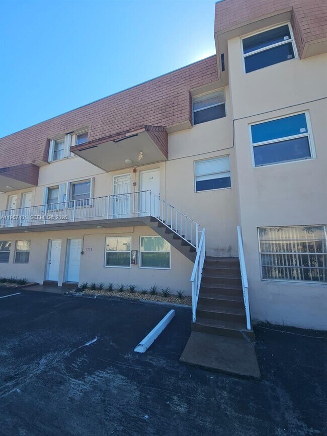 Foto del edificio - 1560 W 46th St