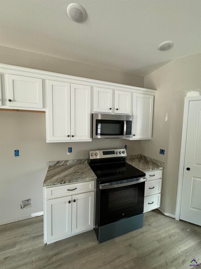Building Photo - 312 Beau Claire Cir