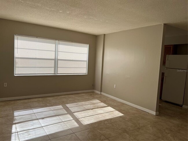 Building Photo - 955 Knox McRae Dr