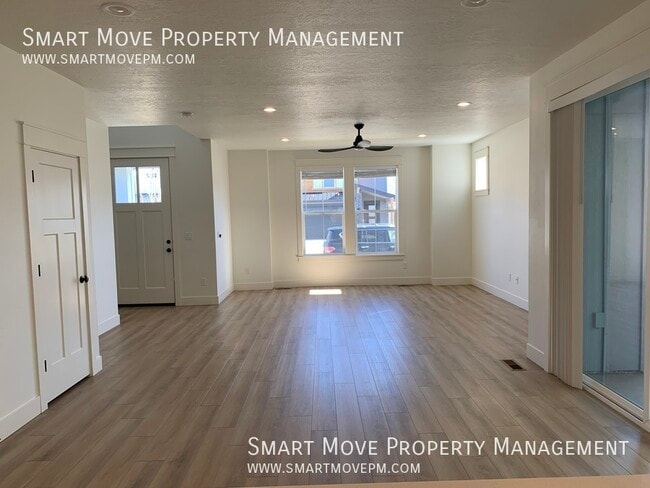 Building Photo - 3 bed home in The Grove at Pine 43