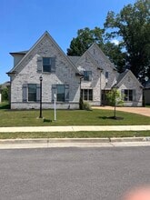 Building Photo - 9746 Woodland Fox Ln N