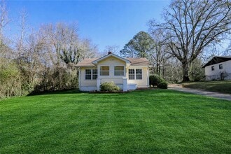 Building Photo - 2878 Humphries Dr SE