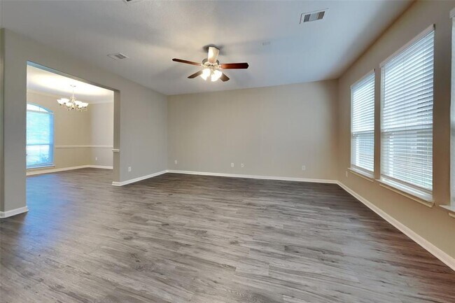 Building Photo - 3512 White Oak Point Dr
