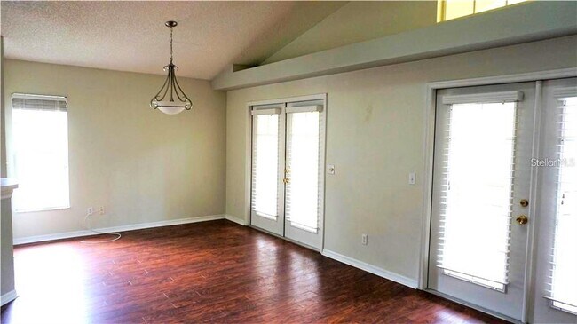 Building Photo - 1012 Royal Oaks Dr