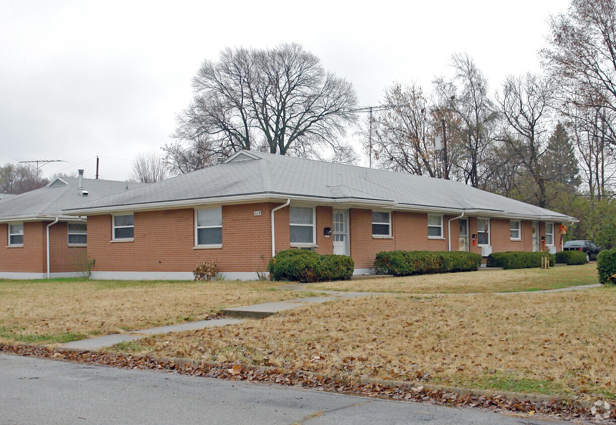 Foto del edificio - 214-218 Seminary Ave