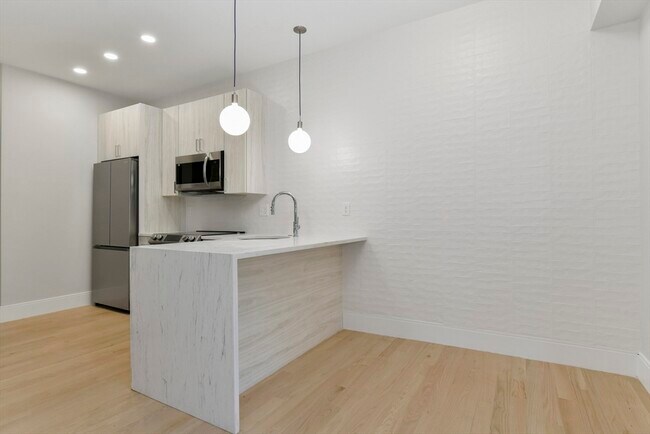 Building Photo - 132 Bremen St