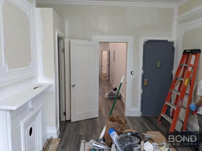 Foto del edificio - Nice Bushwick One Bedroom Plus Home Office!