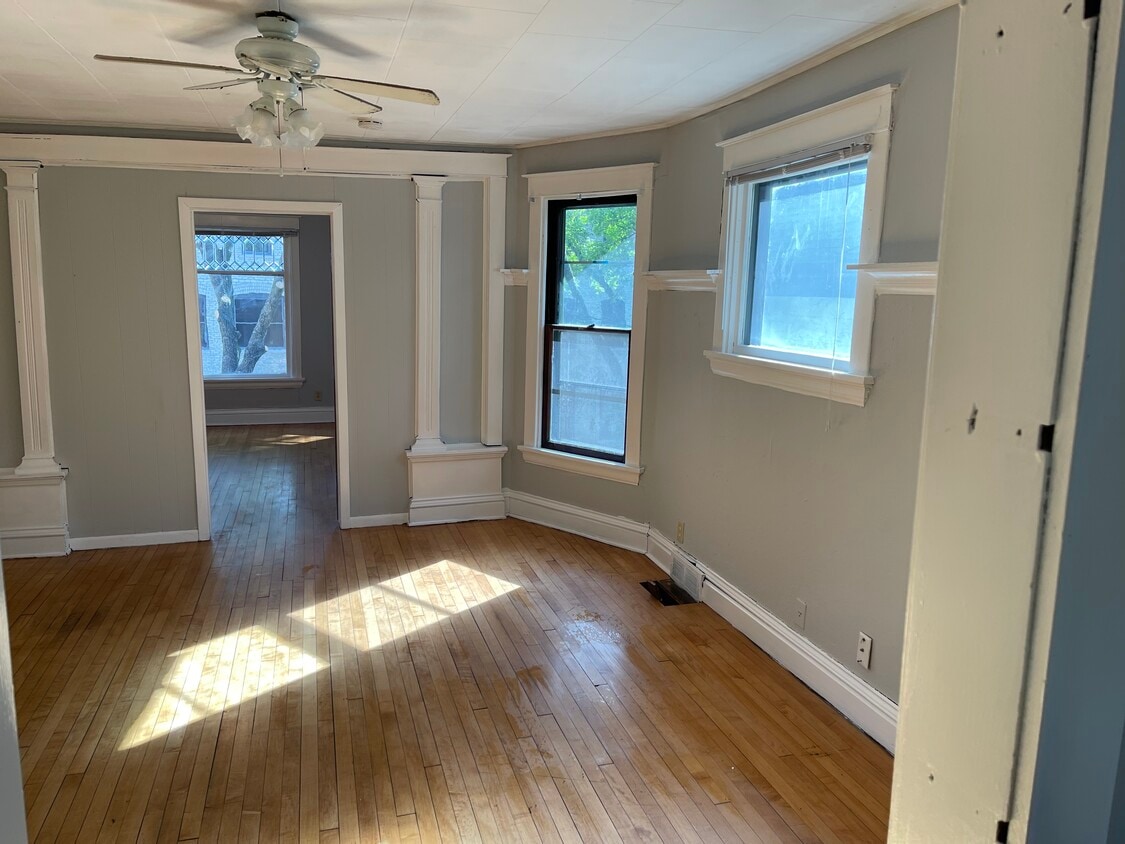 Primary Photo - 110 S Blair St