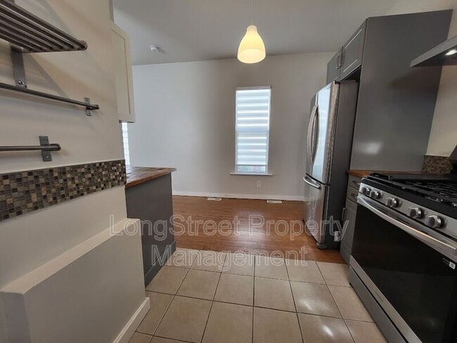 Building Photo - 3962 NE Grand Ave