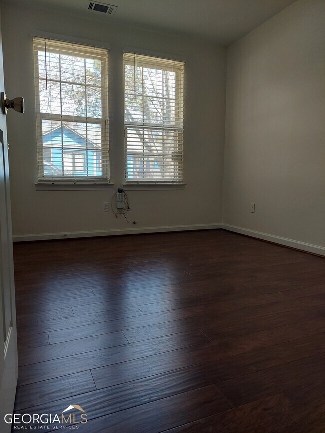 Building Photo - 1063 Metropolitan Pkwy SW
