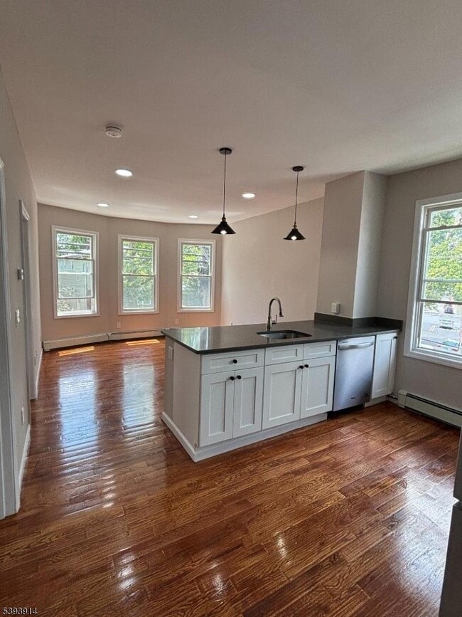 Building Photo - 50 James St