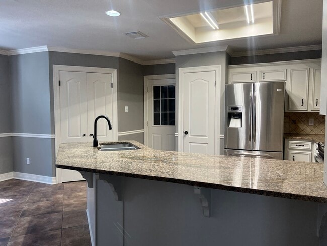 Building Photo - Half off the first Full Months rent! BAY H...