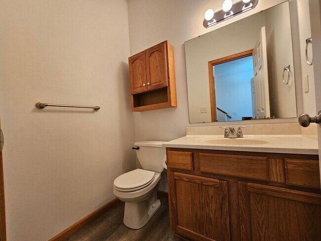 Building Photo - 50 Thistle Court