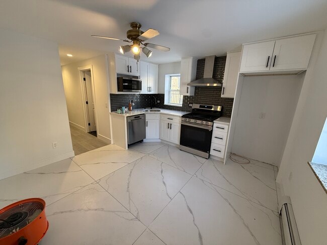 Building Photo - 2357 Linwood Ave