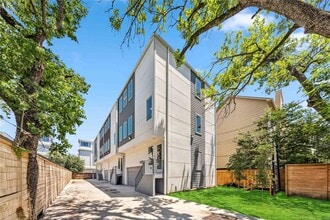 Building Photo - 1111 W 21st St
