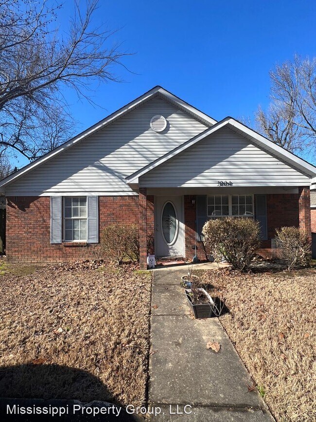 Building Photo - 3 br, 3 bath House - 1004 Creekside Place