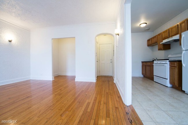 Building Photo - 1 br, 1 bath Apartment - 7905 S Luella Ave