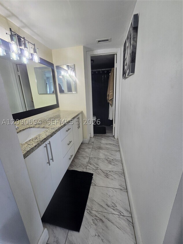 Foto del edificio - 2185 White Pine Cir