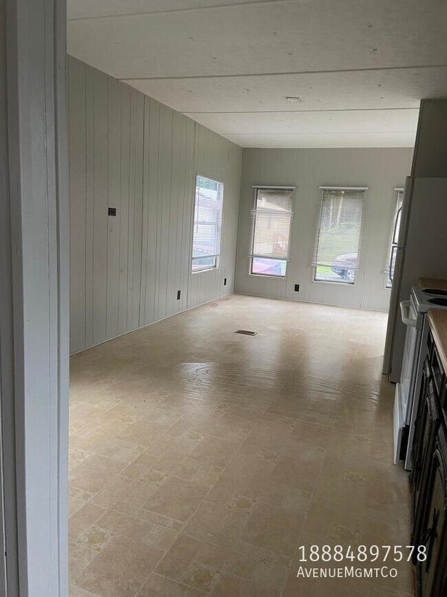 Building Photo - 2115 31st Ave Dr NE