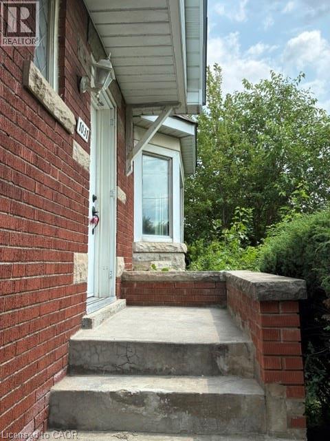 Building Photo - 1031 Fennell Ave E