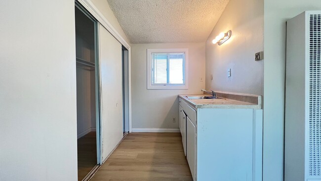 Building Photo - Cute 1 Bedroom Unit in Buena Park Tri-Plex
