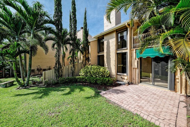 Building Photo - 6595  Parkview Drive F