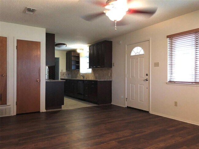 Building Photo - 202 Tennie Dr