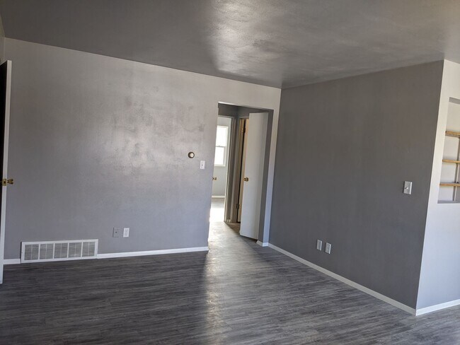 Foto del edificio - 1727 Silvercrest Dr