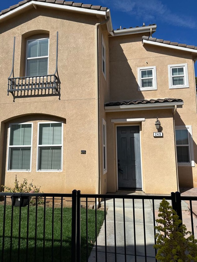 3 bed + Loft / 3.5 bath in Placentia, Ora... - 3 bed  + Loft / 3.5 bath in Placentia, Ora...