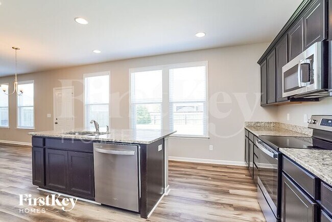 Foto del edificio - 3220 Milkweed Dr