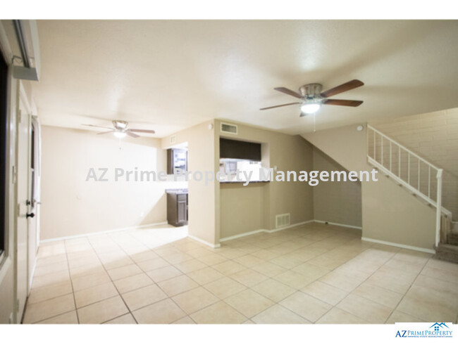 Building Photo - 5049 N 39th Ln