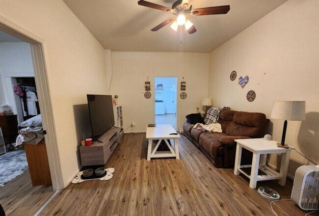 Foto del edificio - Adams Lane (AL)