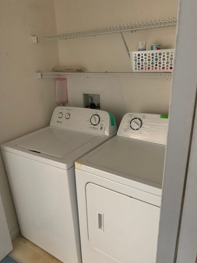 Building Photo - 2719 N Poinciana Blvd