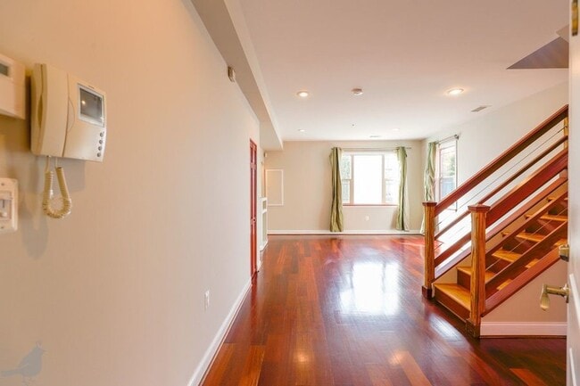 Foto del edificio - 3573 Warder St NW