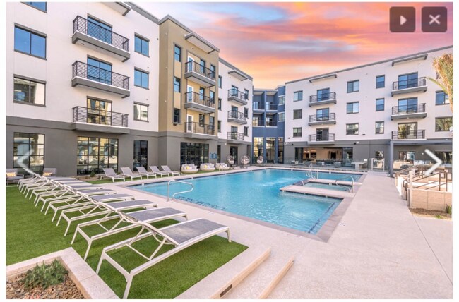 Building Photo - 8688 E Raintree Dr