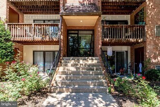 Building Photo - 10720 West Dr