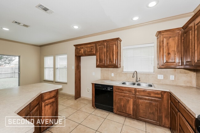 Foto del edificio - 2120 Ingrid Ln