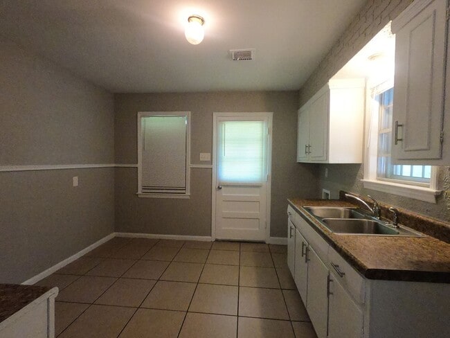 Building Photo - Very Nice Newly Rehabbed Home