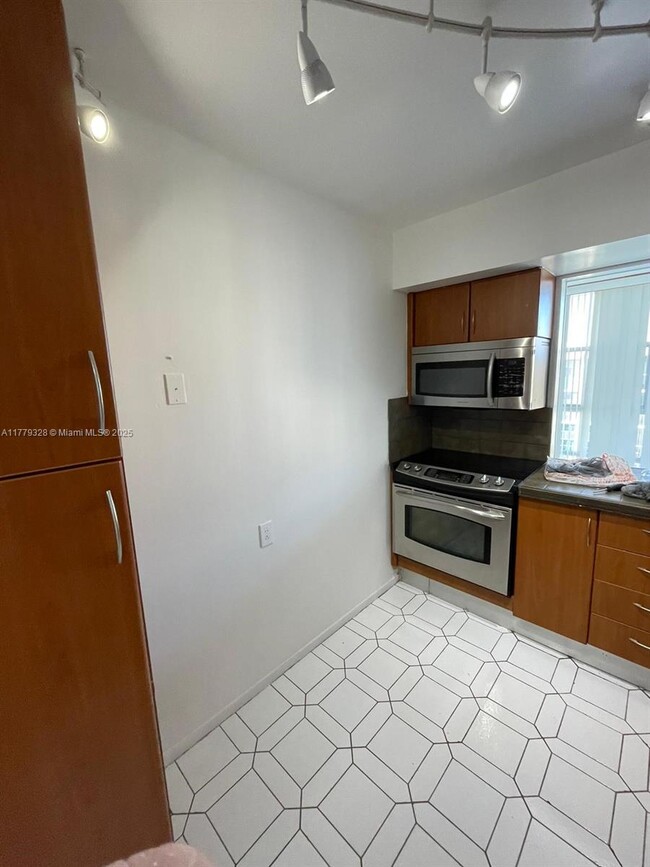 Foto del edificio - 801 Three Islands Boulevard