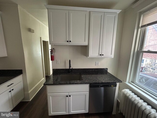 Foto del edificio - 1429 N Clayton St