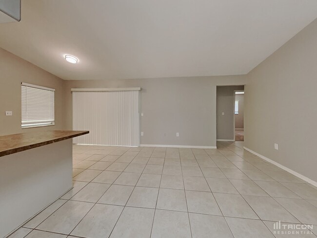 Building Photo - 5913 Fall River Dr