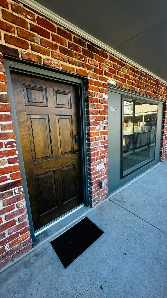 Building Photo - 1629 Washington Ave