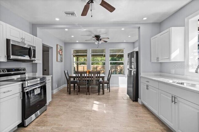 Foto del edificio - 1571 S Myrtle Ave