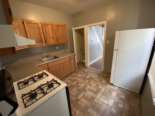 Building Photo - 1104 Baring St