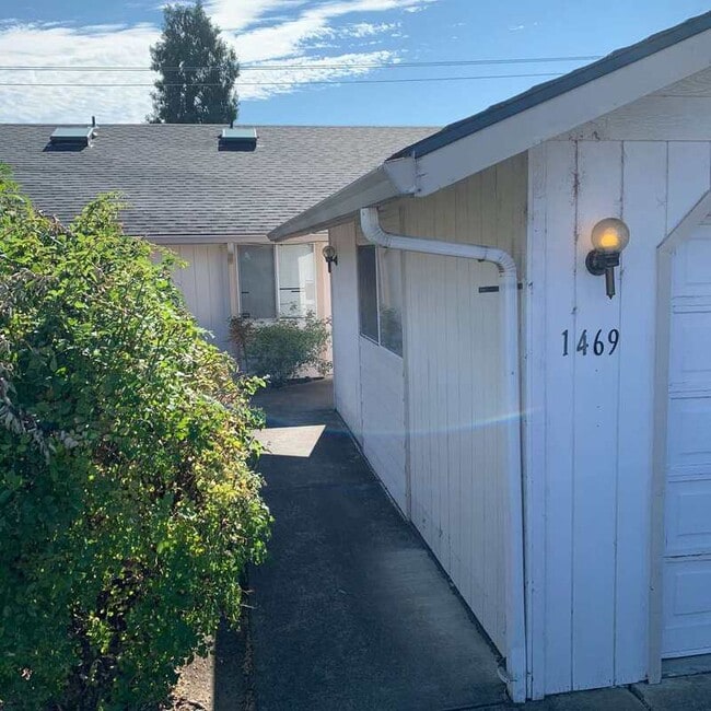 Building Photo - 1469 Cameo Ct