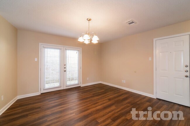 Foto del edificio - 16027 Hidden Acres Dr